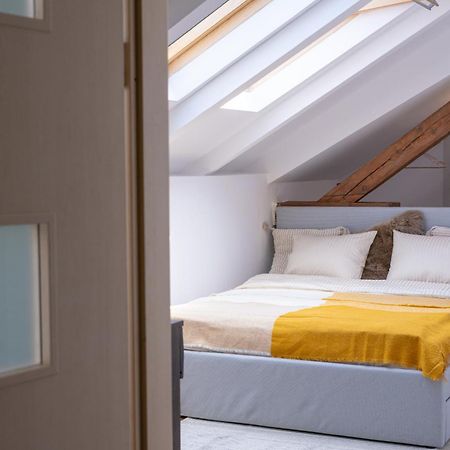 Bohemian Symphony Appartement Praag Buitenkant foto